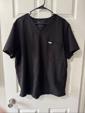 FIGS Men's Black V-Neck Short Sleeve Scrub Top